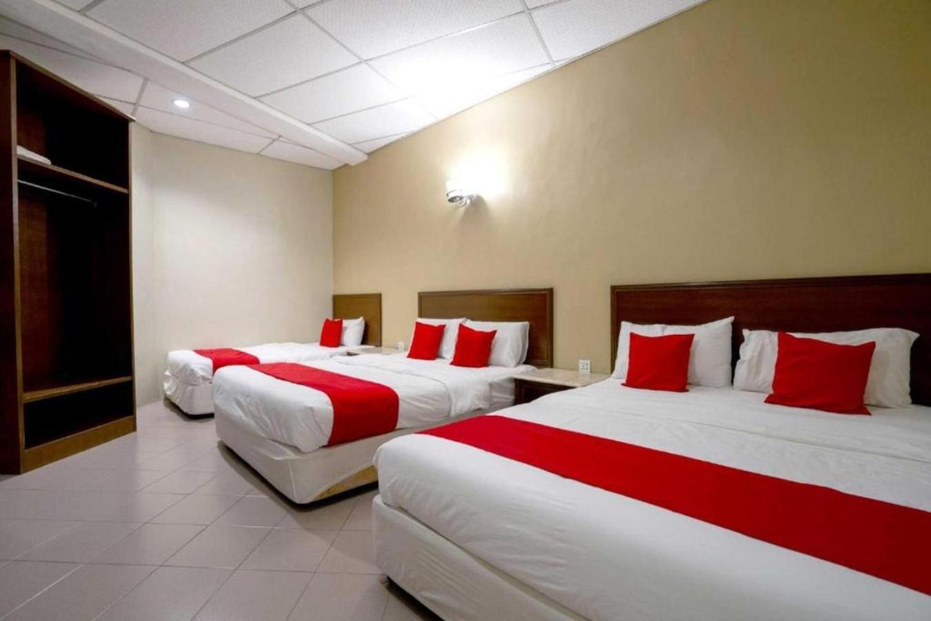 De Clinique Hotel Kampong Pasir Bogak Exterior photo